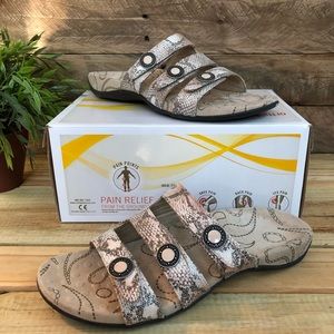 Orthaheel baby pink faux snake skin slide sandals